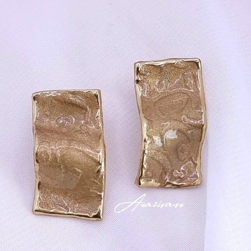 گوشواره دفرمه مستطیل کرم طلایی