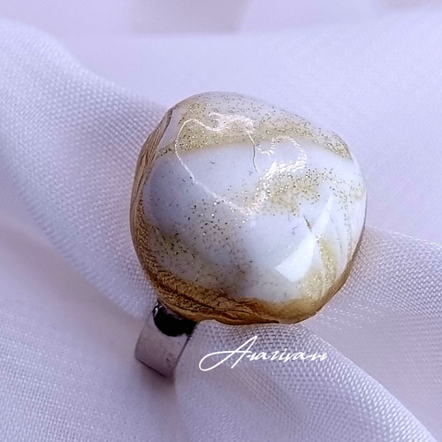 انگشتر حجیم دفرمه سفید ماربل